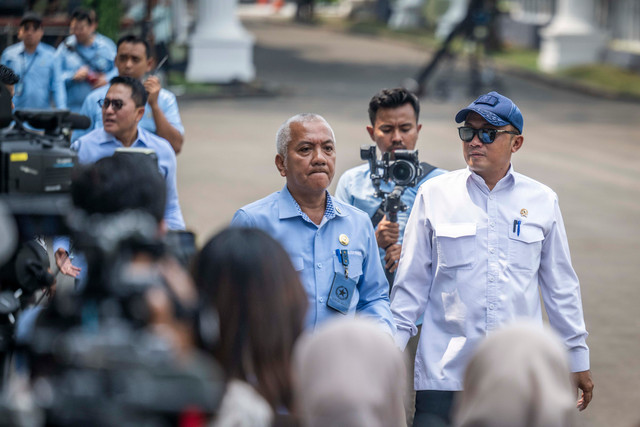 Menteri Sekretaris Negara Prasetyo Hadi (kanan) meninjau pelaksanaan gladi kotor Upacara HUT ke-81 Kemerdekaan RI di Halaman Istana Merdeka, Jakarta, Rabu (12/8/2026). Foto: Bayu Pratama S/ANTARA FOTO