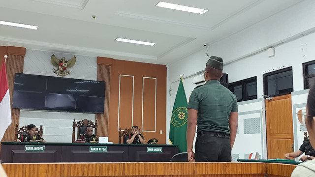 Ajudan Irdam I Bukit Barisan jalani sidang tuntutan terkait penipuan penerimaan Casis di Pengadilan Militer I-02 Medan, Rabu (12/8/2026). Foto: kumparan