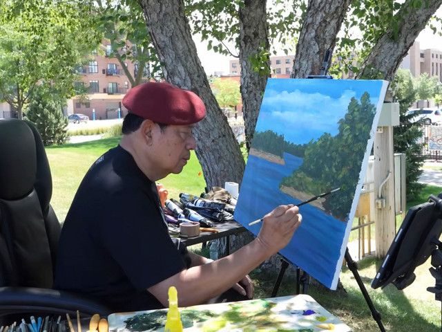 Susilo Bambang Yudhoyono (SBY) melukis di tepi Sungai Mississippi, Minnesota, Amerika Serikat. Foto: YouTube/ Susilo Bambang Yudhoyono