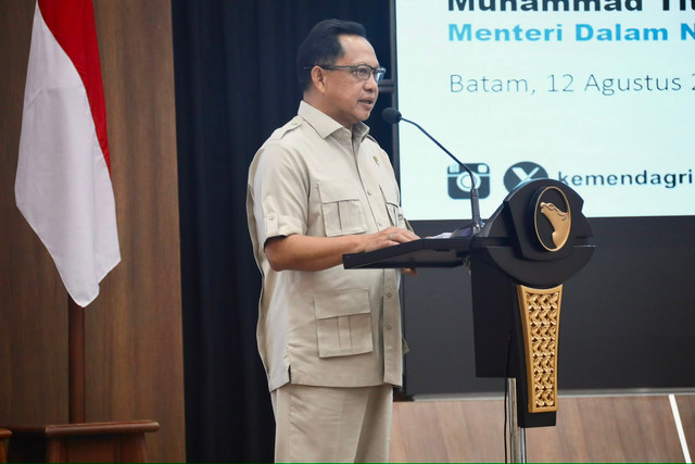 Mendagri Muhammad Tito Karnavian mendorong Forkopimda wilayah Sumatera untuk memperkuat sinergi dalam menjaga pertumbuhan ekonomi dan stabilitas daerah dalam Rapat Koordinasi Forkopimda Regional Sumatera di Batam, Kepulauan Riau, Rabu (12/8/2026). Foto: Dok. Kemendagri