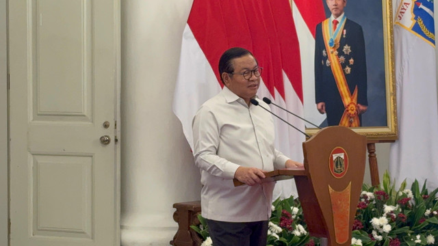 Gubernur DKI Jakarta, Pramono Anung, seusai melakukan pembekalan kepada Calon Kepala OJK daerah di Balai Kota, Jakarta Pusat, Rabu (12/8). Foto: Joakhim Tharob/kumparan