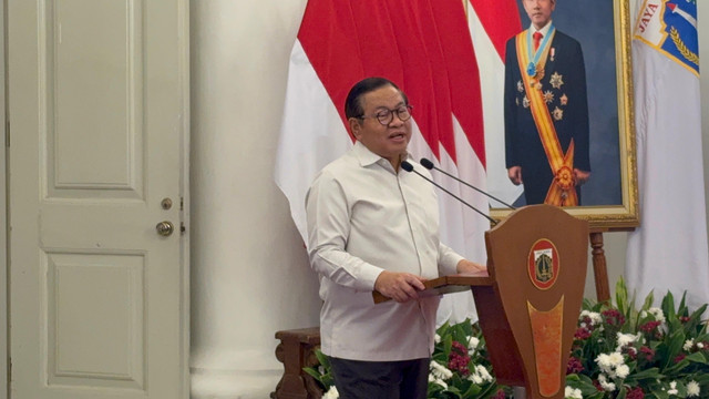 Gubernur DKI Jakarta, Pramono Anung, seusai melakukan pembekalan kepada Calon Kepala OJK daerah di Balai Kota, Jakarta Pusat, Rabu (12/8). Foto: Joakhim Tharob/kumparan