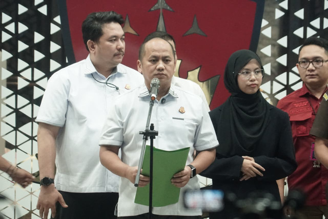 Kapuspenkum Kejagung Anang Supriatna dalam konferensi pers terkait kasus transfer pricing Toba Pulp, di Gedung Bundar Jampidsus Kejagung, Jakarta Selatan, Rabu (12/8/2026). Foto: Iqbal Firdaus/kumparan