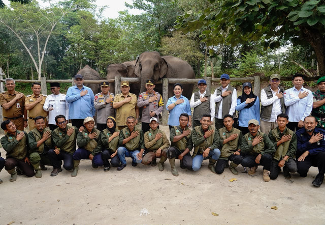 Anggota Komisi IV DPR RI Rajiv mengunjungi Pusat Latihan Gajah (PLG) Saree, Aceh. Foto: Dok. Istimewa