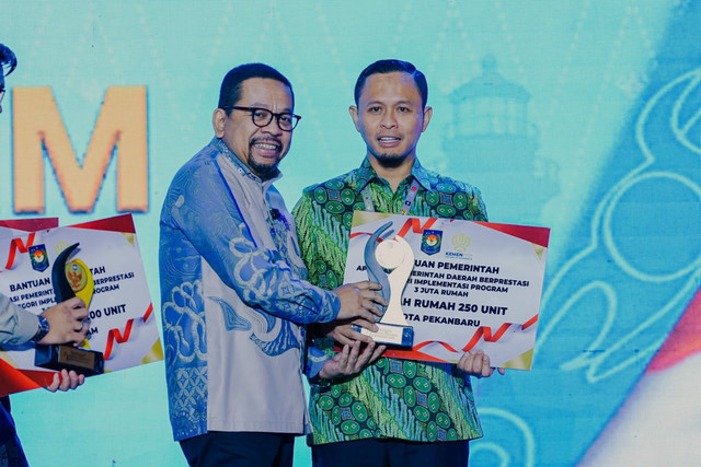 Kota Pekanbaru meraih Juara II Kategori Implementasi Program 3 Juta Rumah dan hadiah bedah 250 rumah pada ajang Apresiasi Pemda Berprestasi 2026 di Batam, Rabu (12/8/2026). Foto: Kemendagri RI