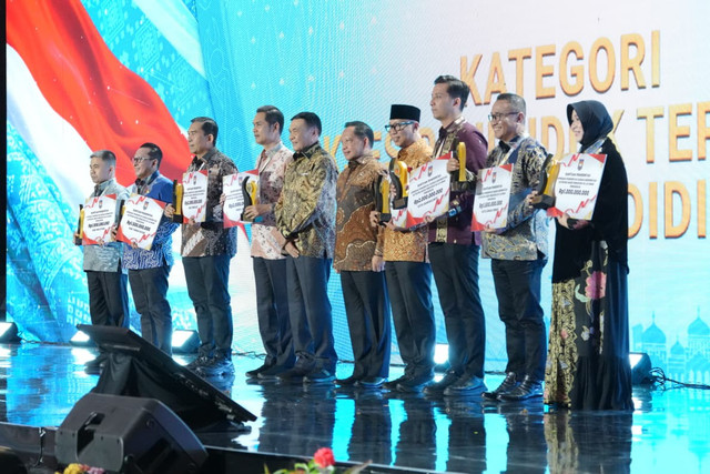 Mendagri Muhammad Tito Karnavian mengajak kementerian dan lembaga lain memberikan apresiasi kepada pemerintah daerah berprestasi sebagai motivasi peningkatan kinerja daerah, disampaikan pada Apresiasi Pemda Berprestasi di Batam, Rabu (12/8/2026). Foto: Kemendagri RI
