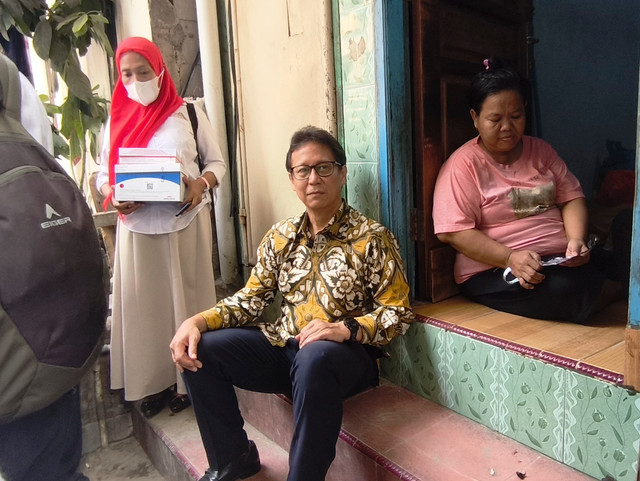 Menteri Kesehatan Budi Gunadi Sadikin Saat Meninjau Kondisi Kesehatan Warga di Wilayah Padat Penduduk Kapuk Muara, Penjaringan, Jakarta Utara, Kamis (13/8/2026). Foto: Aditya Nugraha/kumparan