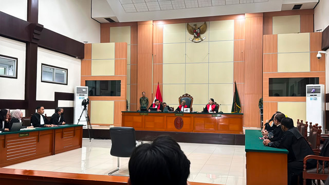 Penundaan sidang perkara Tifauzia Tyassuma alias Dokter Tifa di Pengadilan Negeri Jakarta Timur, Kamis (13/8/2026). Foto: Zahira Hilman/kumparan