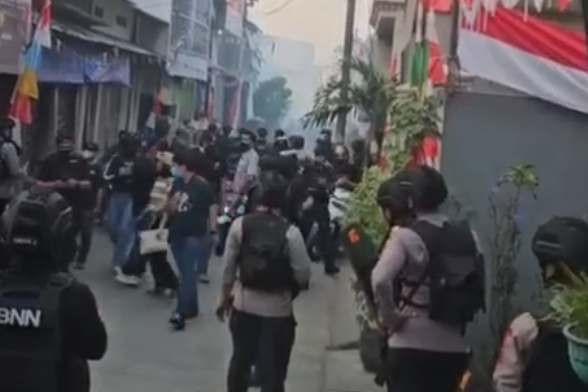Penggerebakan Narkoba di Kampung Bahari, Jakarta Utara, Kamis (13/8/2026). Foto: Dok. Istimewa