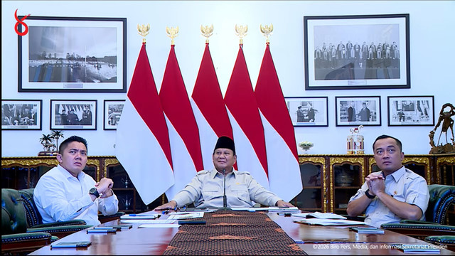 Presiden Prabowo mengahdiri secara daring acara Peresmian 3.395 Jembatan TNI Polri dan 3.000 Sumber Air Bersih TNI AD, pada Kamis (13/8/2026). Foto: YouTube/ Sekretariat Presiden