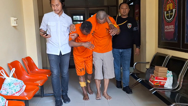 Pelaku pembobol brankas di Universitas KH Abdul Chalim di Pacet, ditembak, Kamis (13/8/2026). Foto: Dok. kumparan
