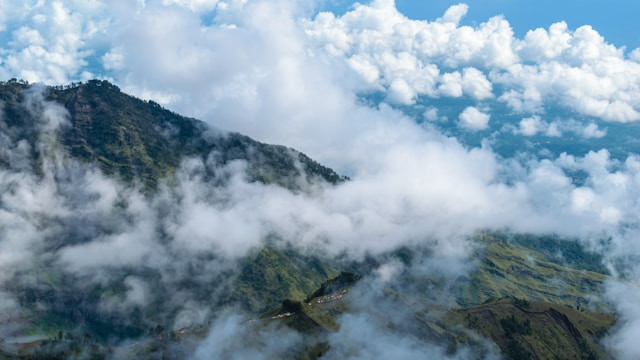 Ilustrasi legenda asal usul Gunung Rinjani.Foto: Fahrul Razi / Unsplash