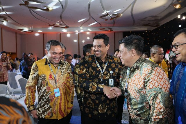 Gubernur Sumatera Utara Muhammad Bobby Afif Nasution menerima penghargaan Terbaik I tingkat provinsi dalam Implementasi Program 3 Juta Rumah pada ajang Apresiasi Pemda Berprestasi 2026 di Batam, Rabu (12/8/2026). Foto: Dok. Diskominfo Sumut