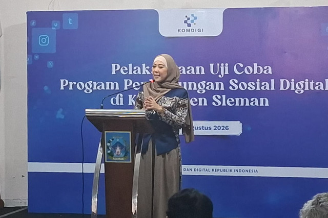 Menteri Komunikasi dan Digital (Komdigi) Meutya Hafid di Kantor Kalurahan Donoharjo, Kabupaten Sleman, Daerah Istimewa Yogyakarta, Kamis (13/8) dok. Foto: Pradya Tirta/kumparan