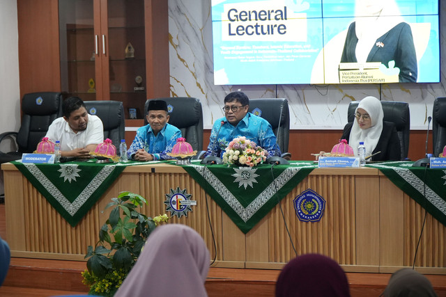Wakil Rektor I Unismuh Makassar, berikan sambutan General Lecture di Ruang i-Gift Lt. 2 Gedung Iqra Unismuh. Kamis, 13/8/2026. (Foto: Dede Leman / Humas Unismuh)