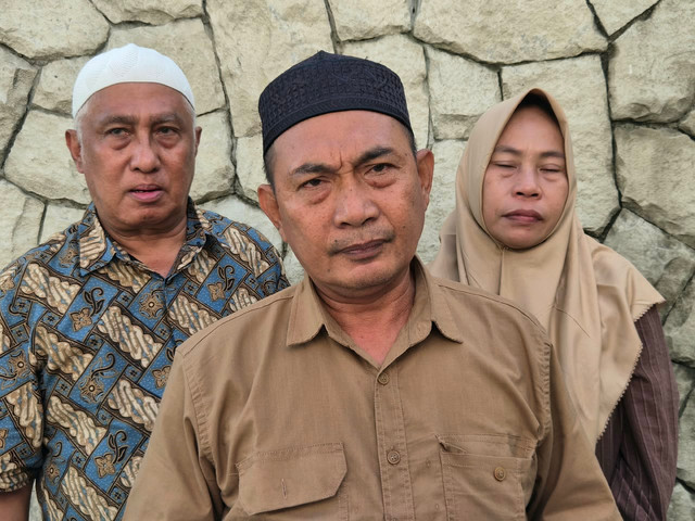 Orang tua almarhum pengemudi ojol Affan Kurniawan yang meninggal terlindas mobil Brimob.  Foto: Dok. Istimewa