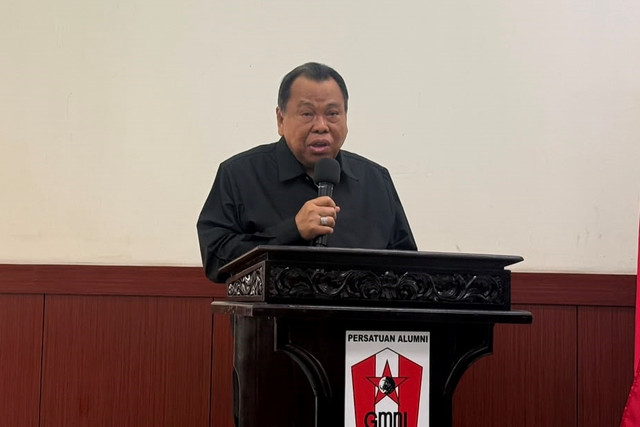 Ketua Umum DPP PA GMNI Arief Hidayat menyampaikan sambutan dalam agenda Pernyataan Kebangsaan Indonesia "Ambeg Paramarta" di Kantor DPP PA GMNI, Cikini, Jakarta Pusat, Kamis (13/8/2026). Foto: Zahira Hilman/kumparan