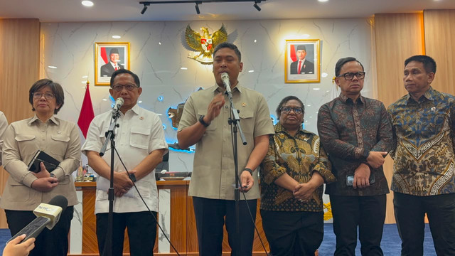 Menteri Dalam Negeri (Mendagri), Muhammad Tito Karnavian dan Kepala Badan Gizi Nasional (BGN), Sudaryono saat konferensi pers di Kantor Kemendagri, Jakarta Pusat, Kamis (13/8/2026). Foto: Joakhim Tharob/kumparan