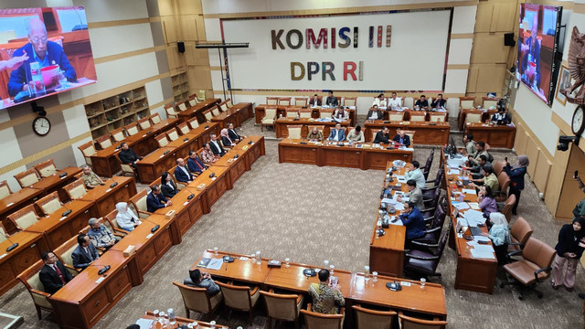 Suasana rapat pleno Komisi III DPR pengambilan keputusan calon hakim Mahkamah Agung di Kompleks Parlemen, Senayan, Jakarta, Kamis (13/8/2026). Foto: Nasywa Athifah/kumparan
