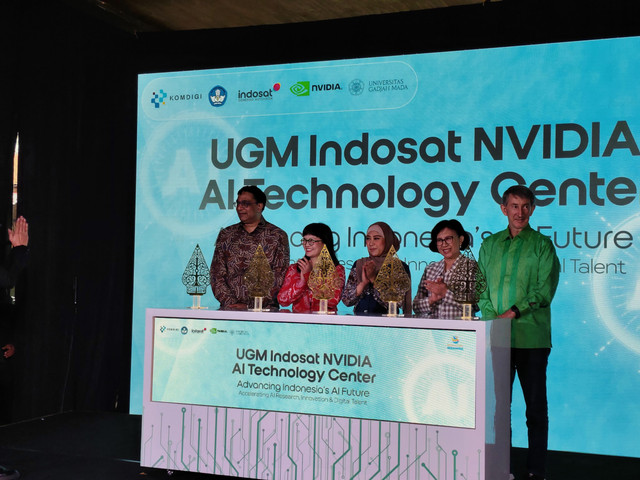 Indosat Ooredoo Hutchison (Indosat/IOH), bersama Nvidia dan Kementerian Komunikasi dan Digital (Komdigi), resmi membuka UGM Indosat Nvidia AI Technology Center (NVAITC) di Gelanggang Inovasi dan Kreatifitas (GIK) UGM, Kamis (13/7). Foto: Arfiansyah Panji Purnandaru/kumparan