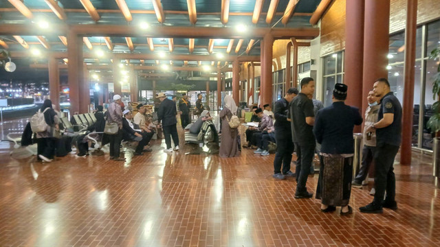 Kementerian Haji dan Umrah (Kemenhaj) bergerak memastikan hak dan pelindungan 33 jemaah umrah yang gagal berangkat sesuai rencana dari Bandara Soekarno-Hatta (Soetta), Tangerang, Banten. Foto: Kemenhaj RI