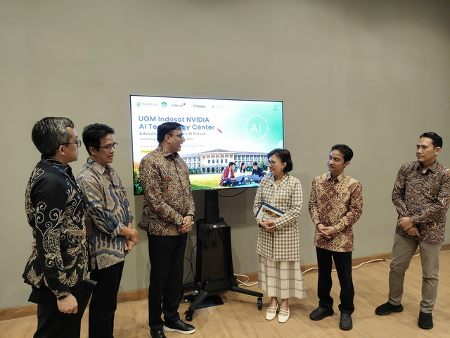 Indosat Ooredoo Hutchison (Indosat/IOH), bersama Universitas Gadjah Mada (UGM), resmi membuka UGM Indosat Nvidia AI Technology Center (NVAITC) di Gelanggang Inovasi dan Kreatifitas (GIK) UGM, Kamis (13/7). Foto: Arfiansyah Panji Purnandaru/kumparan
