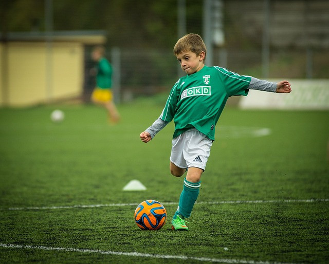 Ilustrasi child, soccer, playing. Foto: Pixabay