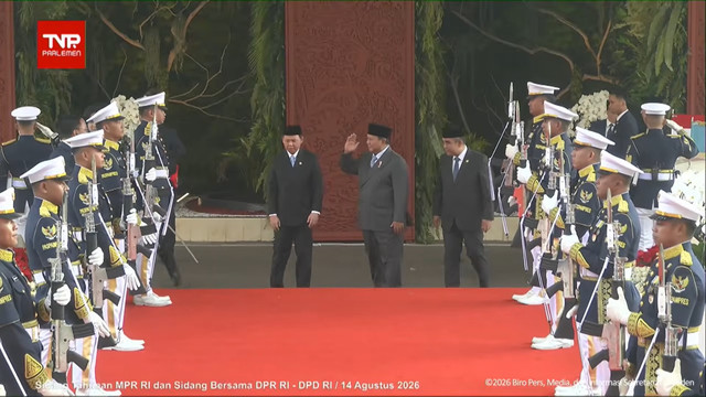 Presiden Prabowo Subianto tiba di Kompleks Parlemen, Jakarta, untuk menghadiri Sidang Tahunan DPR/MPR, Jumat (14/8/2026). Foto: YouTube/ Sekretariat Presiden