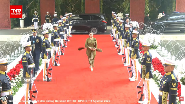 Ketua Dewan Perwakilan Rakyat Republik Indonesia, Puan Maharani, tiba di Kompleks Parlemen, Jakarta, untuk menghadiri Sidang Tahunan DPR/MPR, Jumat (14/8/2026). Foto: YouTube/ TVR Parlemen