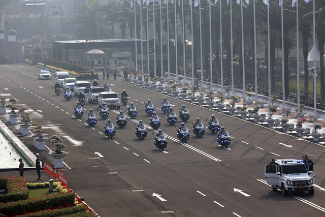 Iring-iringan kendaraan yang membawa Presiden Prabowo tiba di Kompleks Parlemen untuk menghadiri Sidang Tahunan MPR RI dan Sidang Bersama DPR-DPD RI Tahun 2026 di Jakarta, Jumat (14/8/2026). Foto: Dhemas Reviyanto/ANTARA FOTO
