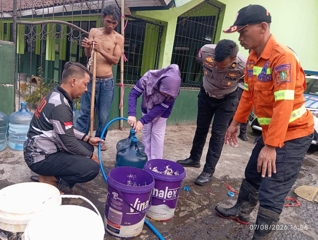 Pemprov Jabar distribusikan 8,7 juta liter air bersih untuk 450 ribu warga terdampak kekeringan di 23 kabupaten/kota, Selasa (11/8/2026). Foto: Dok. Diskominfo Jabar