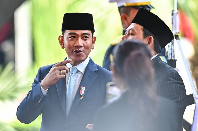 Wakil Presiden Gibran Rakabuming Raka (kiri) berbincang dengan Ketua DPD RI Sultan Bachtiar Najamudin di Kompleks Parlemen, Senayan, Jakarta, Jumat (14/8/2026). Foto: ANTARA FOTO/Asprilla Dwi Adha