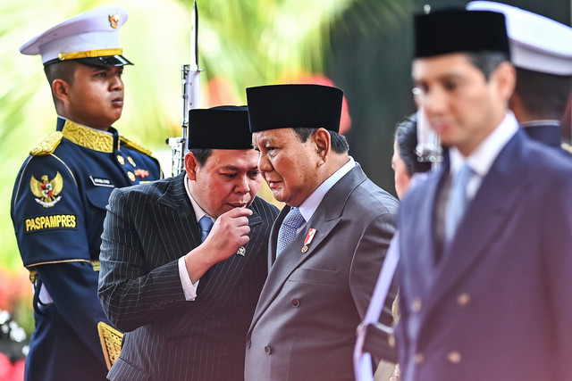 Presiden Prabowo Subianto (tengah) berbincang dengan Ketua DPD RI Sultan Bachtiar Najamudin (kiri) usai menghadiri Sidang Tahunan MPR RI dan Sidang Bersama DPR-DPD RI tahun 2026 di Gedung Nusantara, Kompleks Parlemen, Senayan, Jakarta, Jumat (14/8). Foto: ANTARA FOTO/Asprilla Dwi Adha