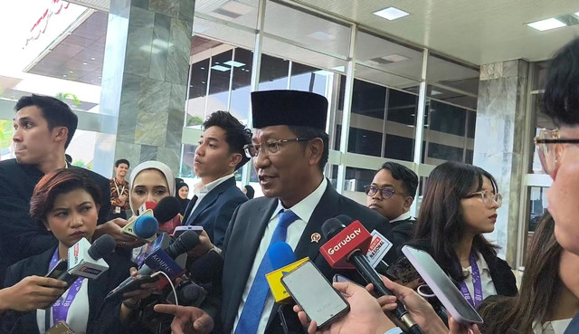 Menteri Hukum Supratman Andi Agtas menjawab pertanyaan wartawan di gedung DPR, Jakarta, Jumat (14/8/2026). Foto: Aditya Nugraha/kumparan