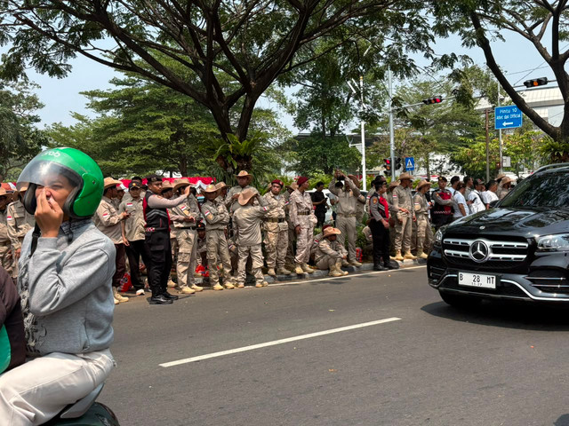 Aksi damai Kader Gerindra bertepatan saat pidato Presiden Prabowo pada Sidang Tahunan MPR/DPR di Jalan Gerbang Pemuda, Jakarta, Jumat (14/8). Foto: Joakhim Tharob/kumparan