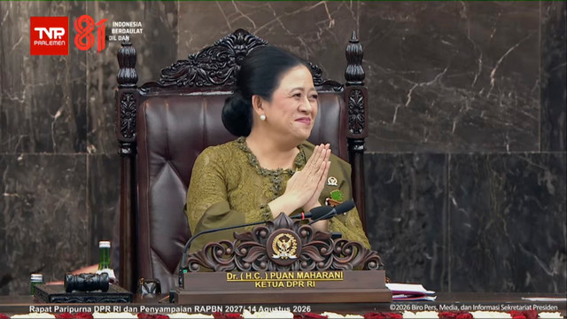 Ketua DPR Puan Maharani menerima sambutan dari Presiden Prabowo Subianto saat Sidang Paripurna Pembukaan Masa Persidangan I DPR Tahun Sidang 2026-2027 di Gedung Nusantara, Kompleks Parlemen, Jakarta, Jumat (14/8/2026). Foto: YouTube/ TVR Parlemen