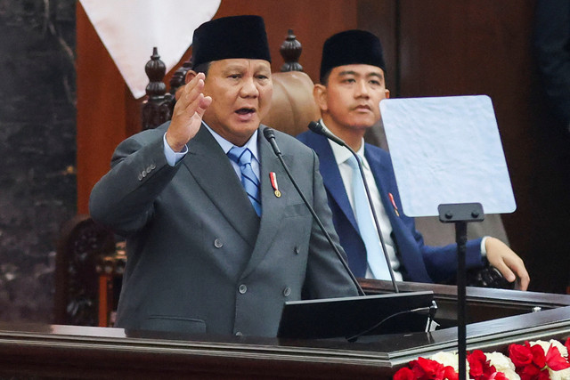 Presiden Prabowo Subianto menyampaikan Pengantar atas RUU tentang APBN Tahun Anggaran 2027 beserta Nota Keuangan saat Sidang Paripurna Pembukaan Masa Persidangan I DPR Tahun Sidang 2026-2027 di Kompleks Parlemen, Jakarta, Jumat (14/8/2026). Foto: Stringer/REUTERS