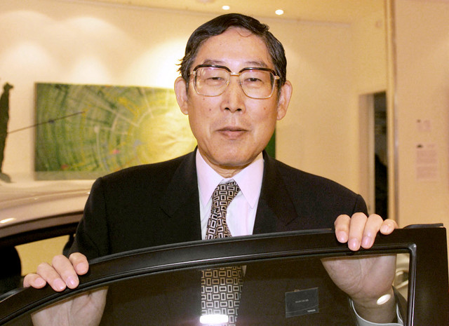 Mantan Presiden Direktur Toyota Motor, Hiroshi Okuda. Foto: DANIEL JANIN / AFP