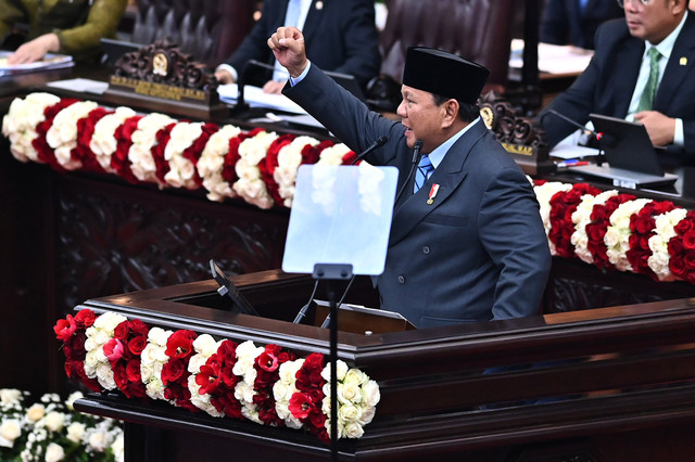 Presiden Prabowo Subianto menyampaikan Pengantar atas RUU tentang APBN Tahun Anggaran 2027 beserta Nota Keuangan saat Sidang Paripurna Pembukaan Masa Persidangan I DPR Tahun Sidang 2026-2027 di Kompleks Parlemen, Jakarta, Jumat (14/8/2026). Foto: Rivan Awal Lingga/ANTARA FOTO