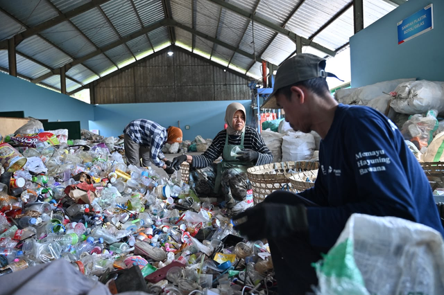TPS 3R GO-SARI berhasil membuka lapangan kerja untuk warga Guwosari, Kecamatan Pajangan, Bantul. Foto: Dok. Pertamina