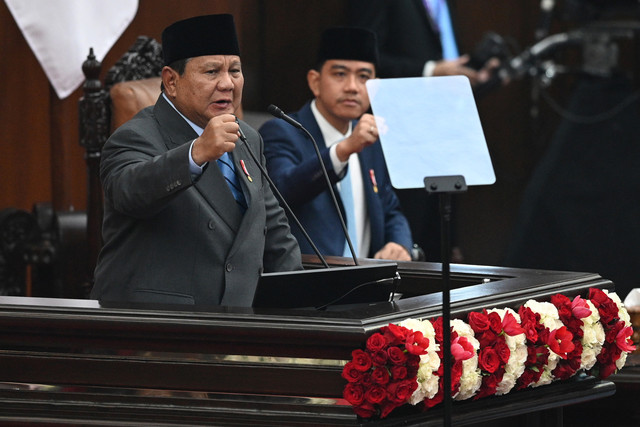 Presiden Prabowo Subianto menyampaikan Pengantar atas RUU tentang APBN Tahun Anggaran 2027 beserta Nota Keuangan saat Sidang Paripurna Pembukaan Masa Persidangan I DPR Tahun Sidang 2026-2027 di Kompleks Parlemen, Jakarta, Jumat (14/8/2026). Foto: Asprilla Dwi Adha/ANTARA FOTO