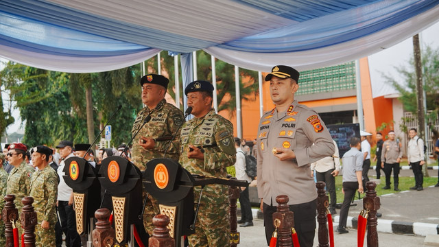 Pemkab Bogor bersama Kepolisian Resor (Polres) Bogor, Kodim 0621/Kabupaten Bogor, Lanud Atang Sendjaja, dan seluruh elemen masyarakat sukses menggelar Apel Kebangsaan 2026 di Lapangan VVIP Stadion Gelora Pakansari, Cibinong, Jumat (14/8/2026). Foto: Dok. Istimewa