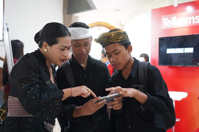 Mengusung tema Generasi Cerdas untuk Kejayaan Bali, inisiatif ini sejalan dengan Asta Cita keempat Presiden Republik Indonesia, khususnya dalam memperkuat pembangunan Sumber Daya Manusia (SDM), sains, teknologi dan pendidikan. Foto: Telkomsel