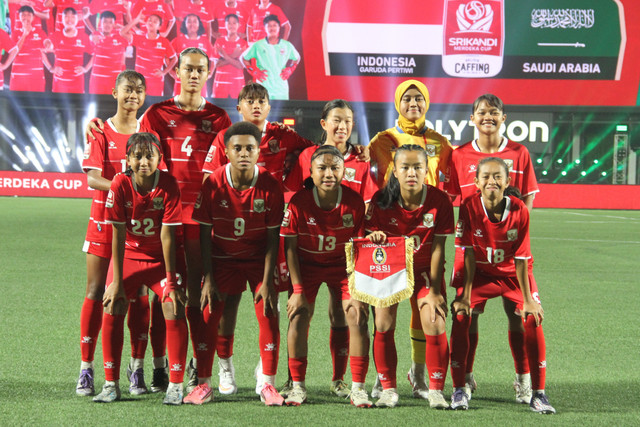 Timnas Wanita Indonesia U-16 Garuda Pertiwi melawan Timnas Wanita Arab Saudi U-16 pada pertandingan Srikandi Merdeka Cup 2026 di Supersoccer Arena, Kudus, Jawa Tengah, Jumat (14/8/2026). Foto: Vega Maarijil Ula/kumparan