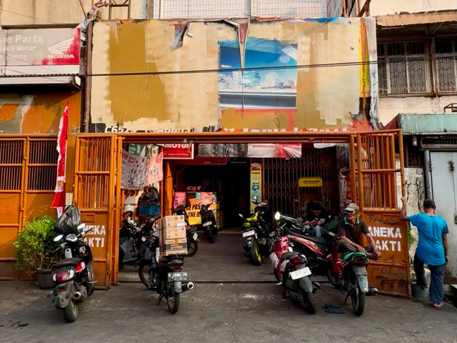 Toko Aneka Sakti di Jalan Kebon Jeruk (Bonjer) Tiga, Jakarta Barat. Foto: Alvian Yoga Yulianto/kumparan
