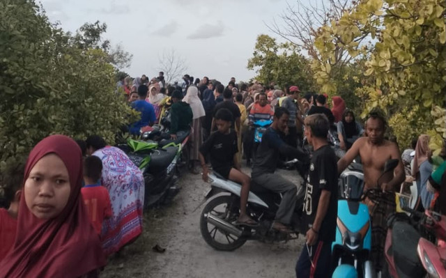 Warga di pesisir pantai berhamburan khawatir tsunami usai gempa 7,7 M guncang NTT. Foto: Dok. Istimewa