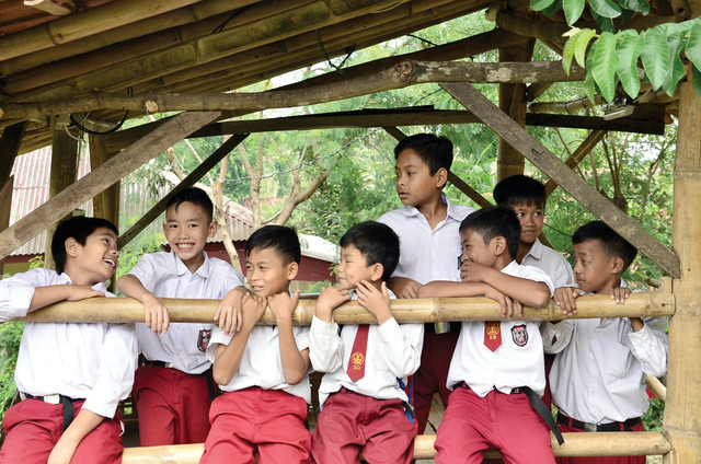 Ilustrasi anak-anak membentuk kelompok pertemanan. Foto: Unsplash/Bayu Syaits