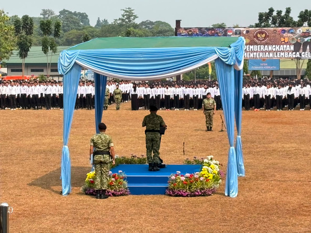 Acara apel keberangkatan Calon Komponen Cadangan (Komcad) ASN kementerian dan lembaga gelombang 2 di Lapangan Brigif Pasgat Halim, Jakarta Timur, Sabtu (15/7/2026). Foto: Kevin Daniel/kumparan