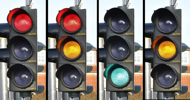 Ilustrasi Mengapa Lampu Lalu Lintas Berwarna Merah Kuning Hijau, Foto: Pixabay/WikimediaImages