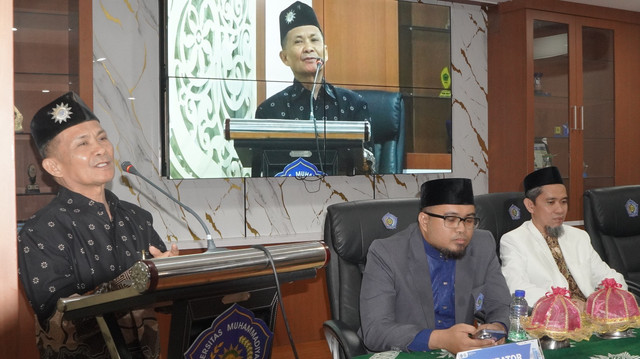 Wakil Rektor III Unismuh, berikan sambutan kegiatan Pendidikan Tarjih Muhammadiyah di Gedung Iqra Unismuh, Sabtu, 15/8/2026 (Foto: Dede Leman / Humas)